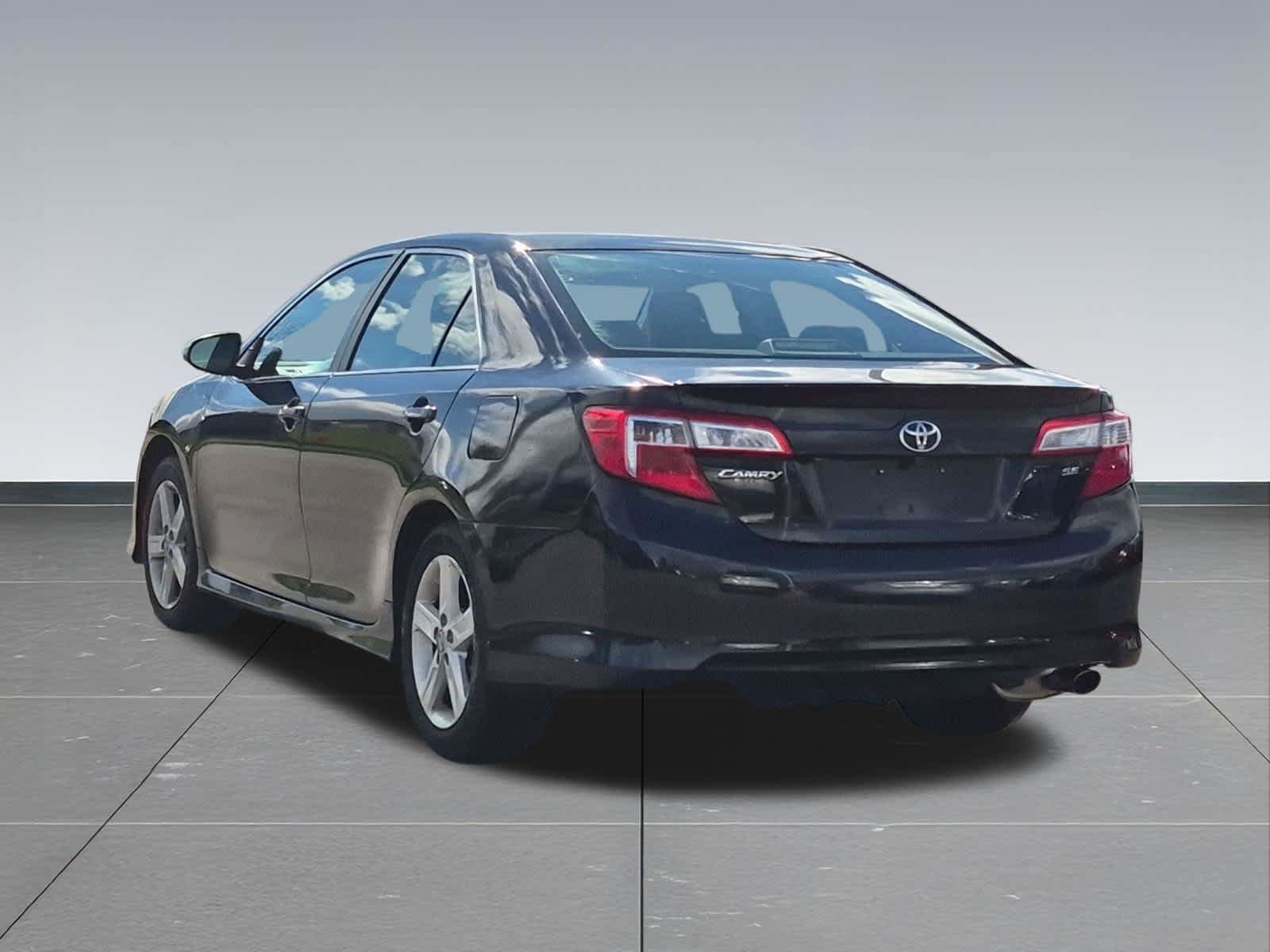 Used 2012 Toyota Camry SE FWD image 4