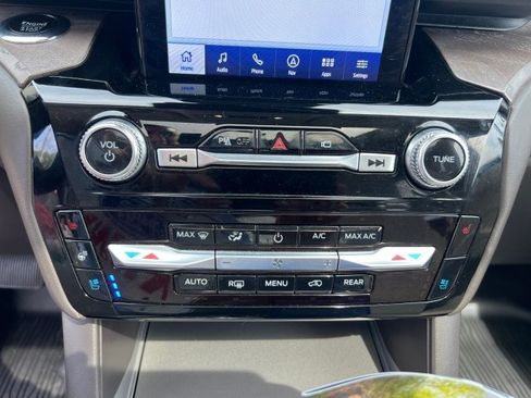 Certified 2023 Ford Explorer Platinum w/ Technology Package AWD/4WD image 15