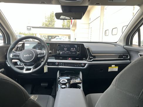 New 2025 Kia Sportage LX image 16