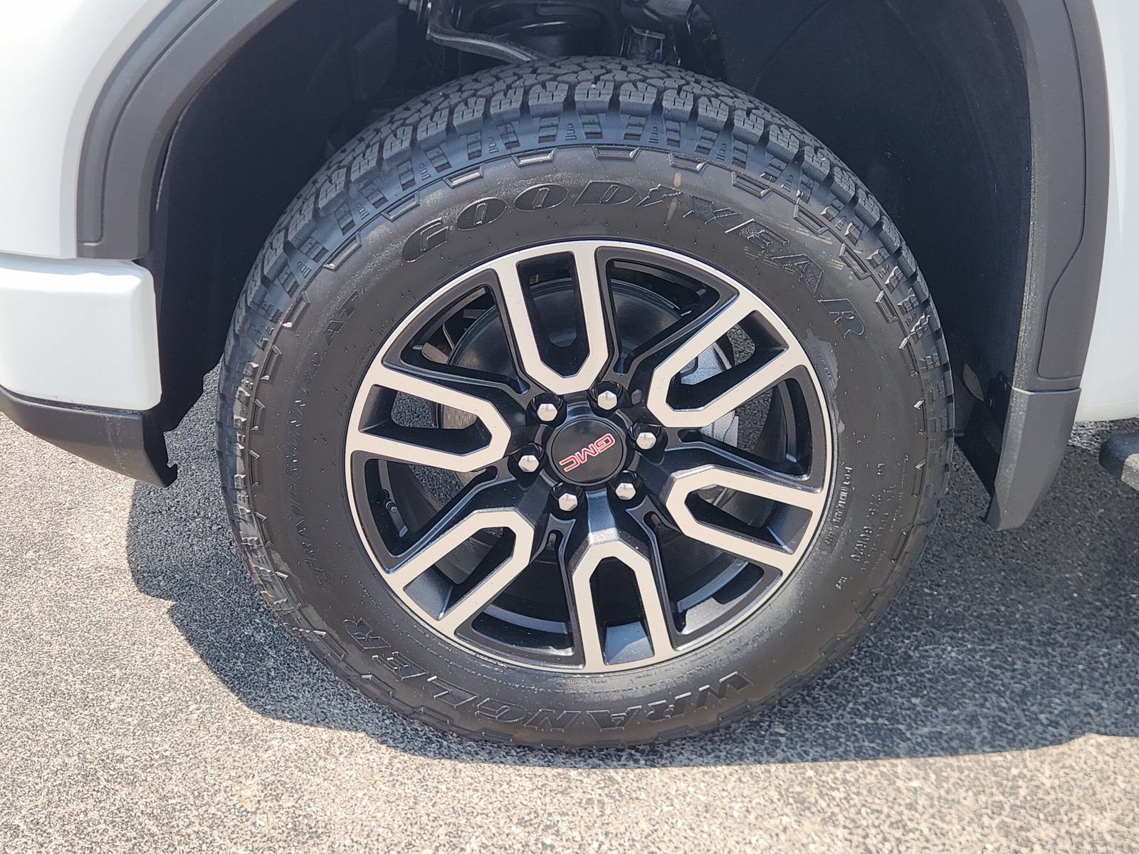 New 2026 GMC Sierra 1500 AT4 w/ AT4 Premium Package AWD/4WD image 14