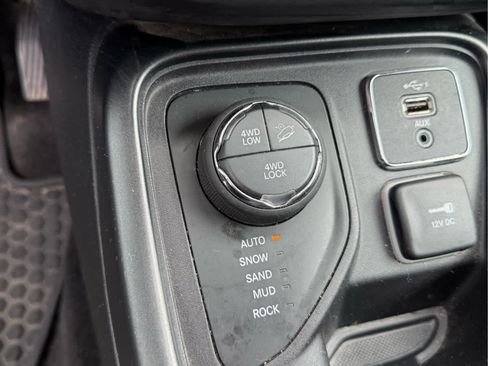Used 2019 Jeep Compass Trailhawk w/ Cold Weather Group AWD/4WD image 11