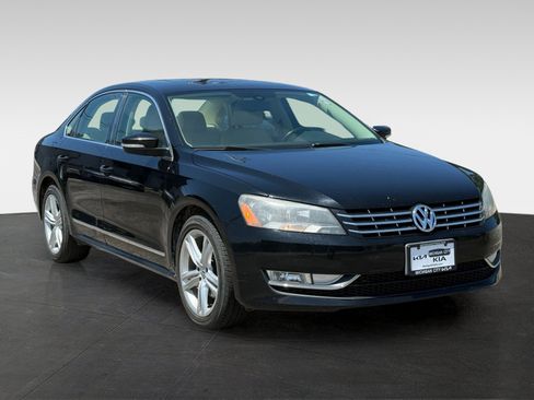 Used 2014 Volkswagen Passat TDI SE FWD image 3