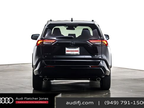 Used 2025 Toyota RAV4 SE image 4