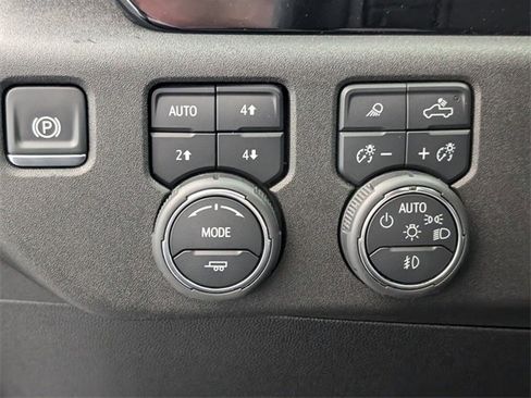 Used 2024 Chevrolet Silverado 2500 ZR2 image 29