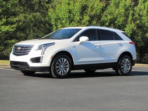 Used 2017 Cadillac XT5 Luxury image 3