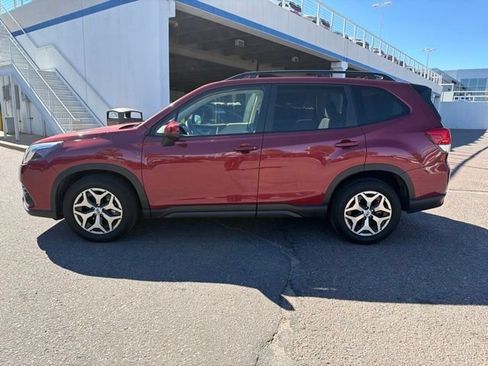 Used 2024 Subaru Forester Premium AWD/4WD image 2