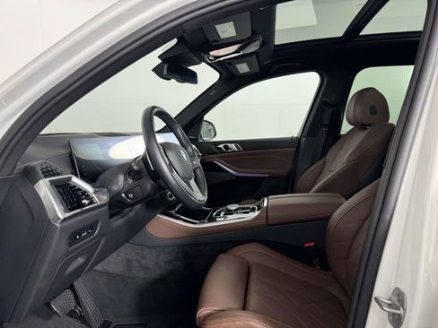 Used 2025 BMW X5 xDrive50e AWD/4WD image 4