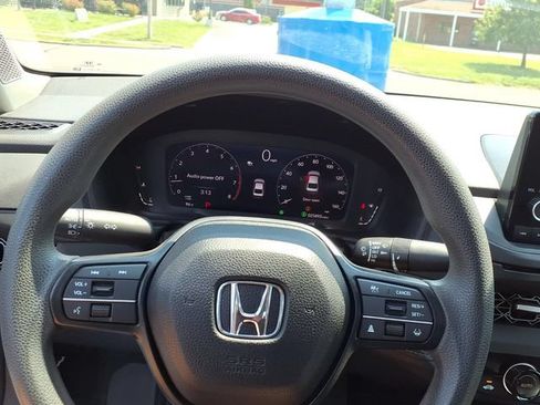 Used 2023 Honda Accord EX image 9