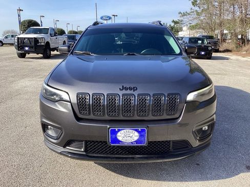 Used 2019 Jeep Cherokee Latitude Plus image 2