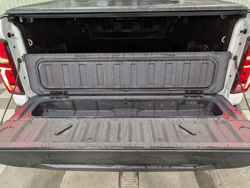 Used 2023 Chevrolet Colorado Z71 w/ Z71 Convenience Package 2 image 25