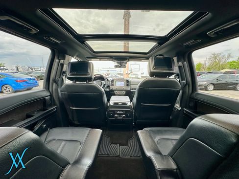 Used 2019 Ford Expedition Limited w/ Equipment Group 302A AWD/4WD image 30