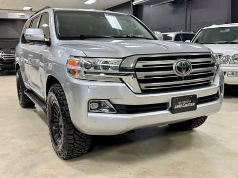 Used 2016 Toyota Land Cruiser image 5