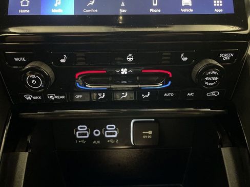 Used 2023 Jeep Grand Cherokee Limited image 12