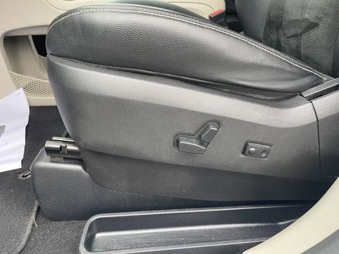 Used 2015 Dodge Grand Caravan SXT image 12
