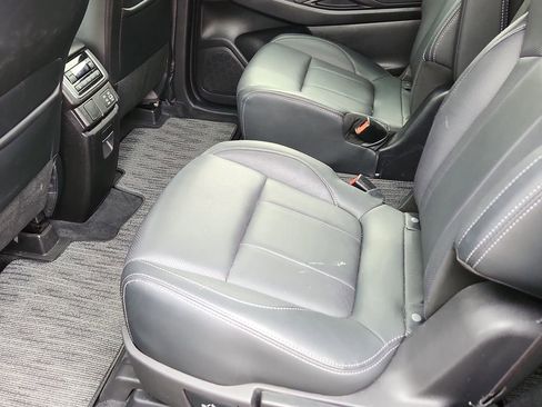 Used 2023 Subaru Ascent Limited image 9