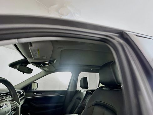 Used 2022 Jeep Grand Cherokee Limited 4xe image 26