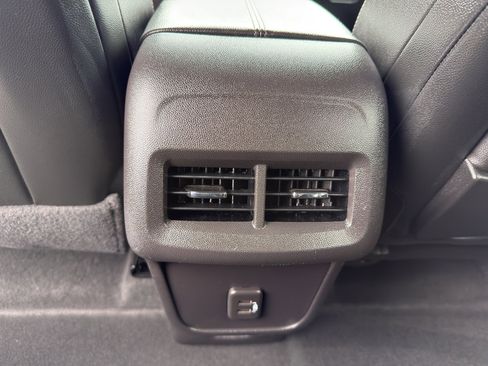 Certified 2024 GMC Terrain SLT image 31