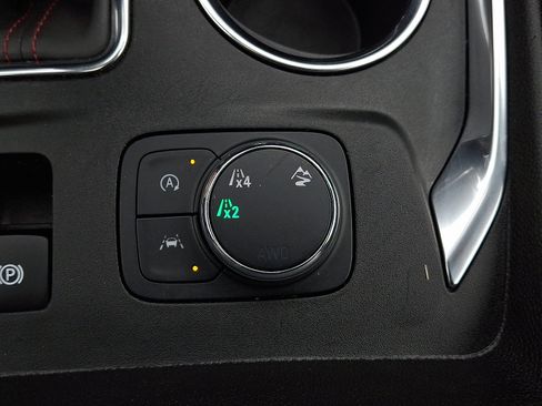 Used 2023 Chevrolet Traverse RS AWD/4WD image 37