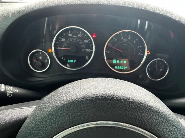 Used 2016 Jeep Wrangler Unlimited Rubicon w/ Connectivity Group AWD/4WD image 17