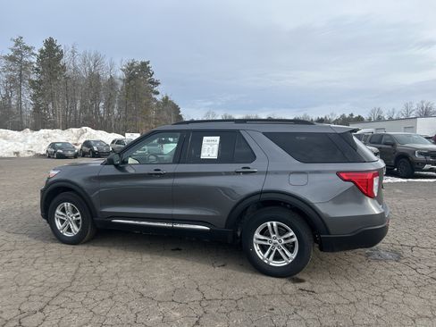 Certified 2022 Ford Explorer XLT w/ Equipment Group 202A image 6