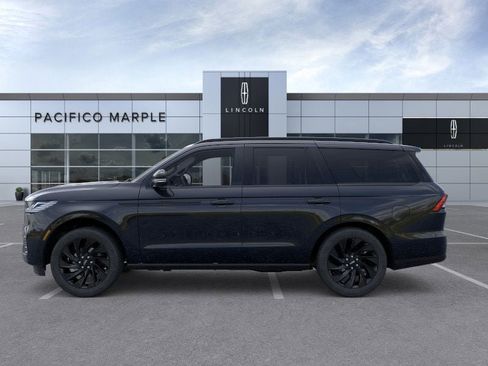 New 2026 Lincoln Navigator Reserve w/ Jet Appearance Package image 3