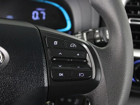 Certified 2025 Hyundai Venue SE FWD image 27