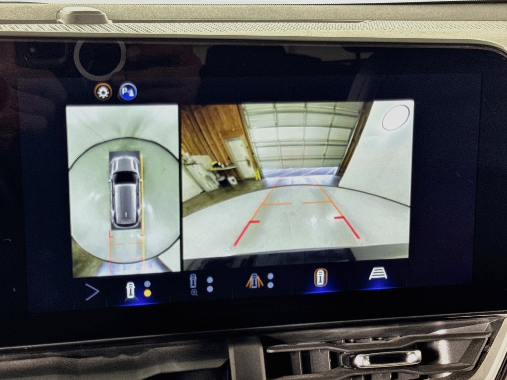 Used 2025 Chevrolet Equinox LT w/ Convenience Package II FWD image 33