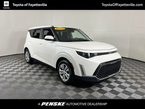 Used 2025 Kia Soul LX FWD image 6