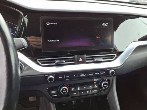Used 2022 Kia Niro EX Premium image 23