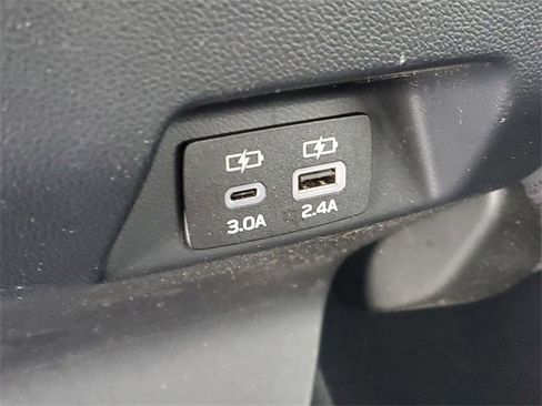 Used 2024 Subaru Crosstrek 2.0i Premium image 11