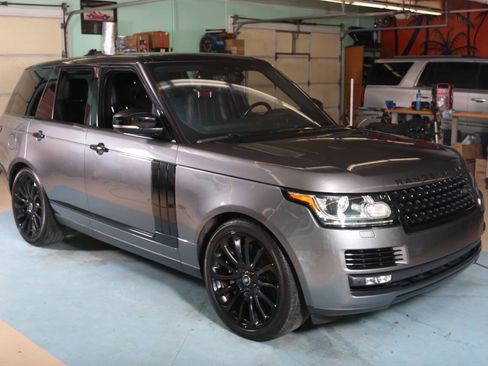 Used 2017 Land Rover Range Rover HSE image 37