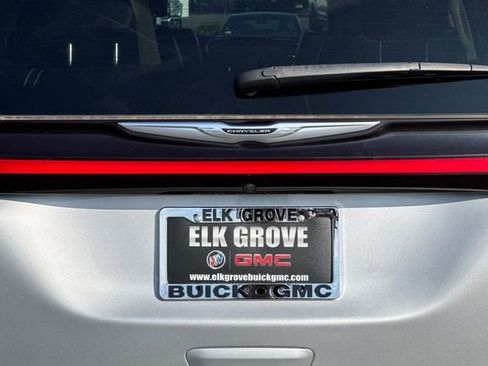 Used 2024 Chrysler Pacifica Touring-L image 50