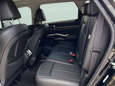 Used 2025 Kia Sorento S w/ Panoramic Sunroof Package FWD image 13