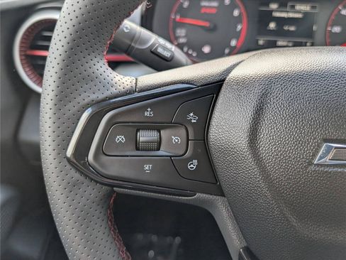 Used 2025 Chevrolet Trax RS w/ Sunroof Package FWD image 22