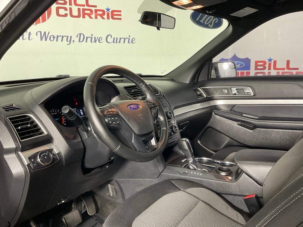 Used 2017 Ford Explorer XLT FWD image 13