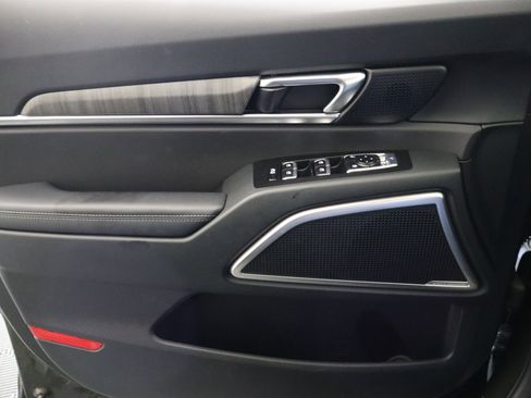 Used 2025 Kia Telluride EX w/ EX Captain's Chair Package image 37