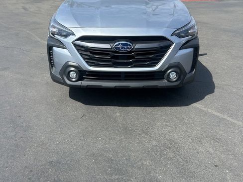 Used 2025 Subaru Outback Premium AWD/4WD image 4