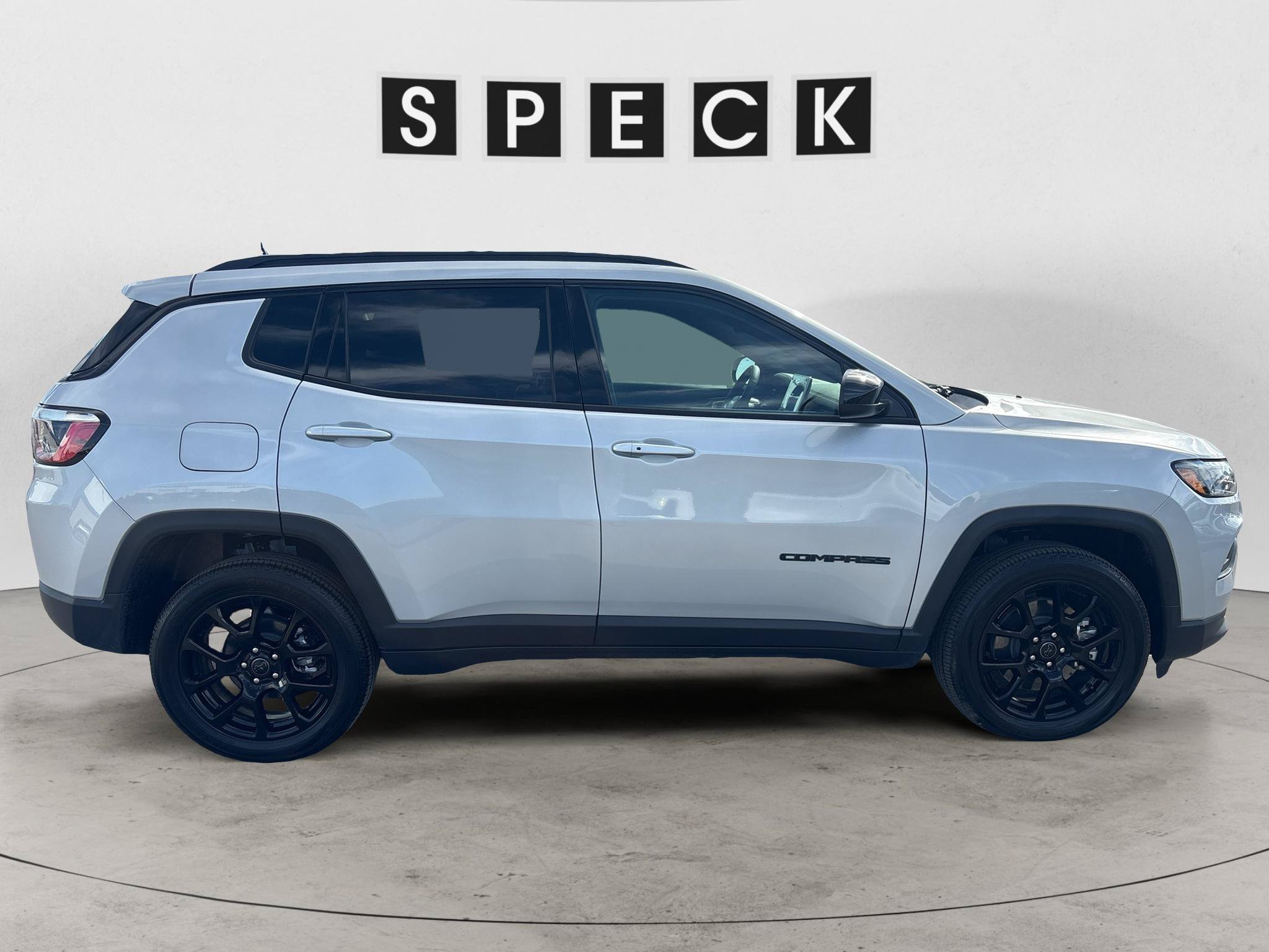 Used 2026 Jeep Compass Latitude AWD/4WD image 6