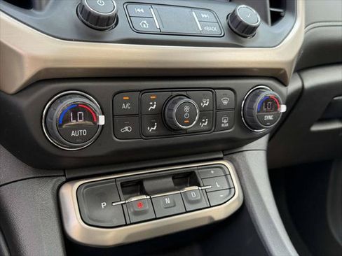 Used 2022 GMC Acadia Denali w/ Denali Technology Package AWD/4WD image 33