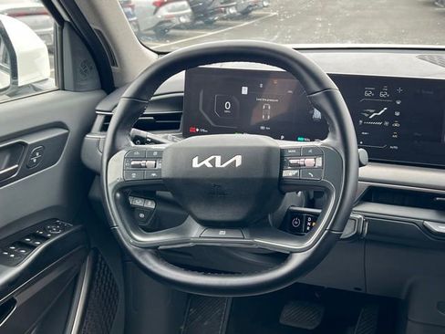 Used 2024 Kia EV9 Light RWD image 15