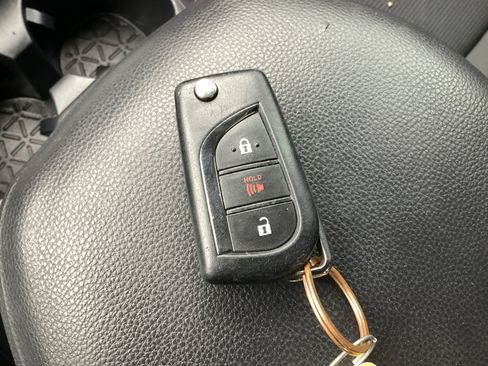 Used 2021 Toyota RAV4 LE FWD image 30