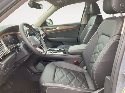 New 2026 Volkswagen Atlas SE image 9