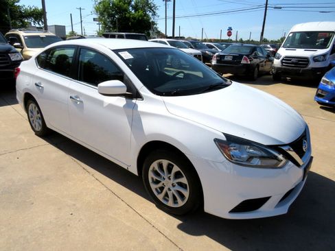 Used 2018 Nissan Sentra SV image 3