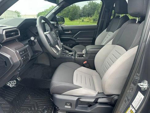 Used 2025 Toyota Tacoma TRD Sport AWD/4WD image 13