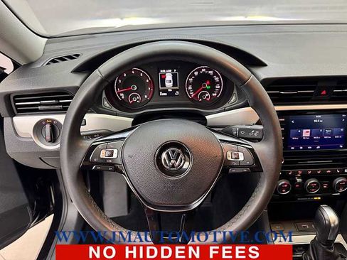 Used 2022 Volkswagen Passat 2.0T SE FWD image 17