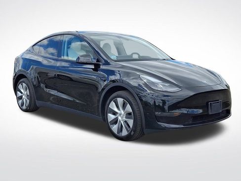 Used 2023 Tesla Model Y Long Range AWD/4WD image 1