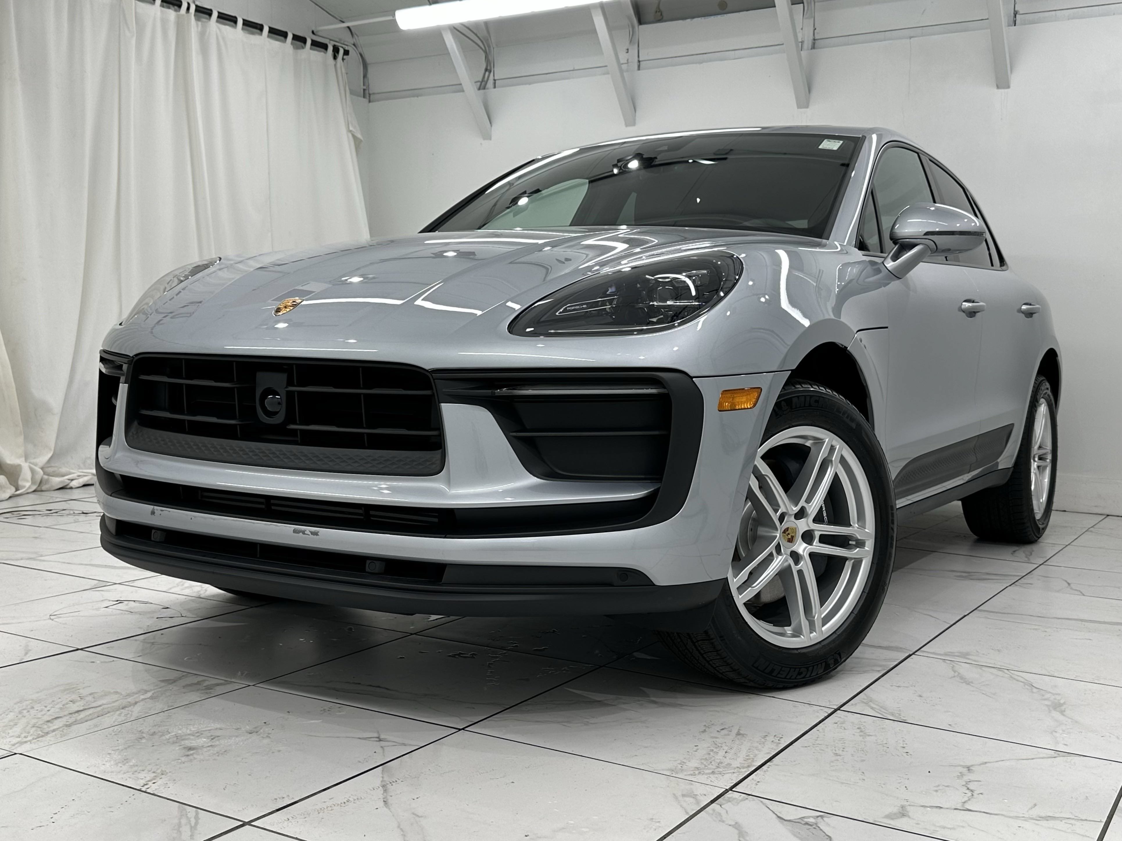 Used 2025 Porsche Macan AWD/4WD image 8