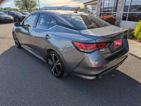 Used 2022 Nissan Sentra SR w/ SR Premium Package image 3