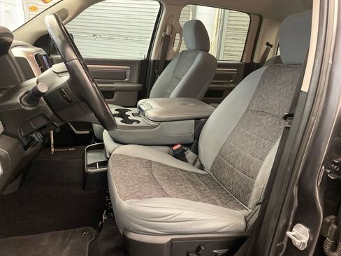 Used 2019 RAM 1500 Big Horn AWD/4WD image 30