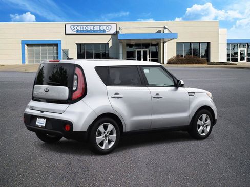 Used 2018 Kia Soul FWD image 3